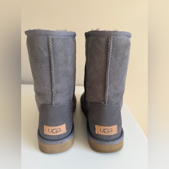 Ugg Classic Short II - Grey size 8 - Picture 4 of 13